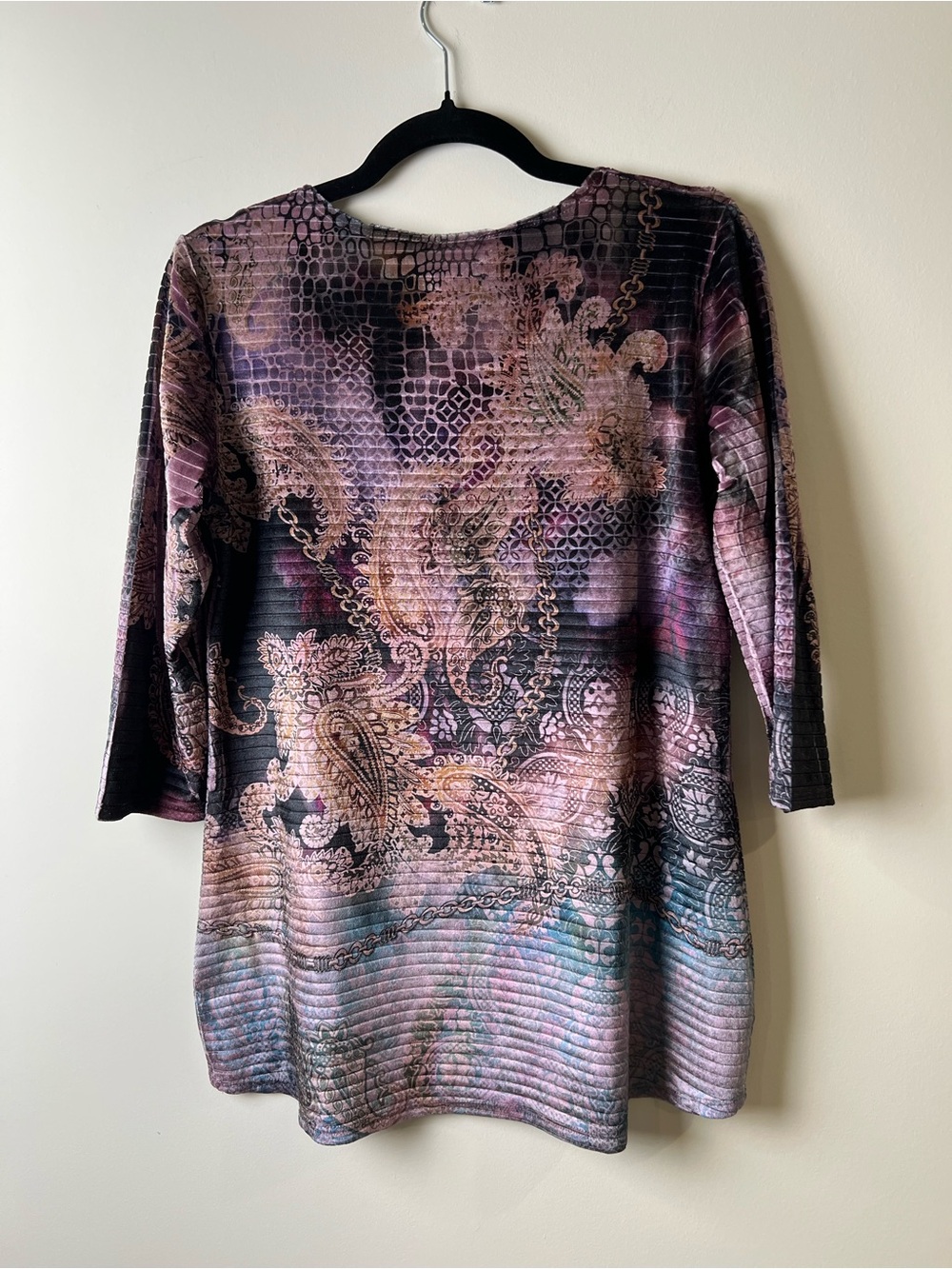 Only Nine women’s 3/4 sleeve M paisley, pullover top glitter studded accents - Picture 3 of 4
